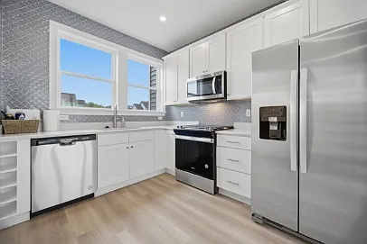 909 Baltic Ave — Photo 26