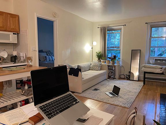3rd image of 311 E 52nd St APT 4B