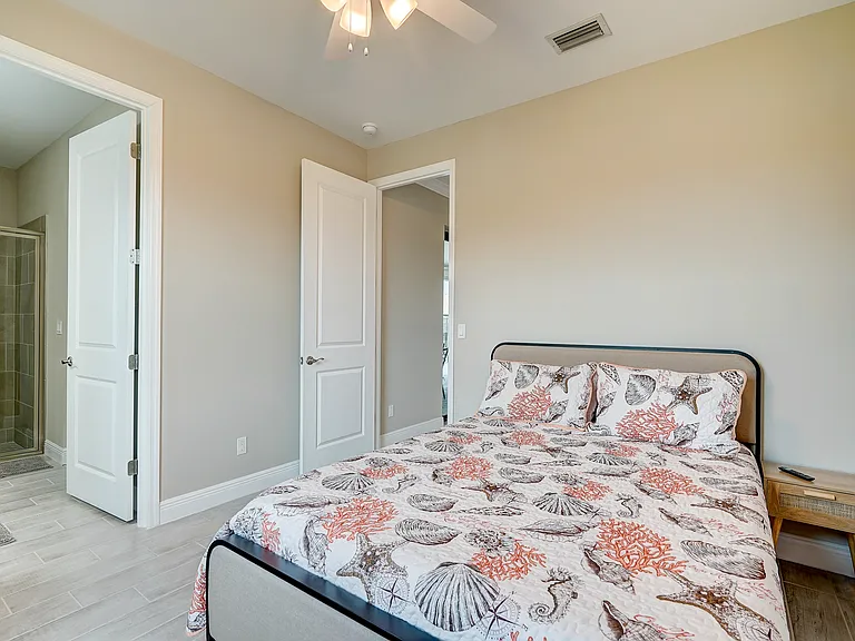 1104 NW 42nd Pl — Photo 12