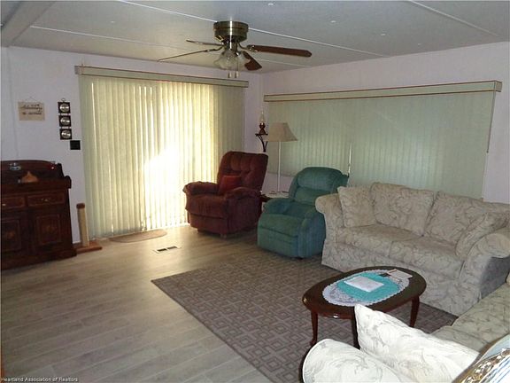 4th image of 32 Pine Aire Cir