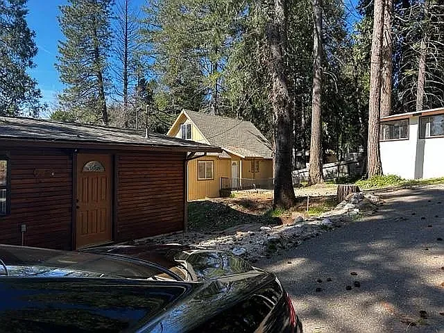 Building Photo - 2988 Bonanza St #2