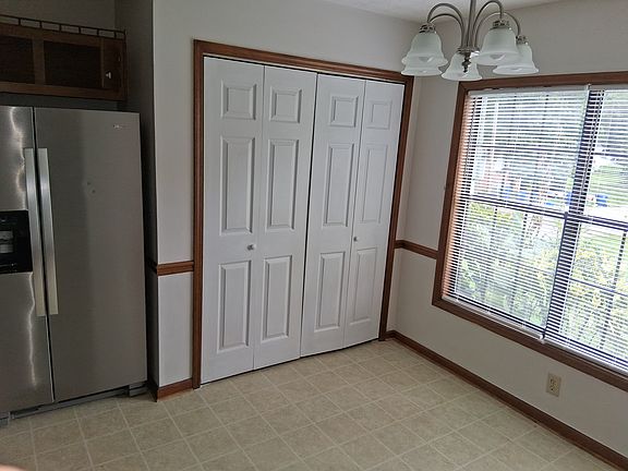 3rd image of 401 Charter Ct #401