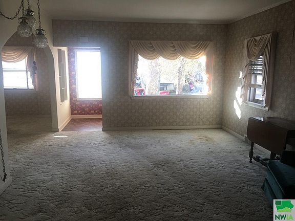 4th image of 851 15th St
