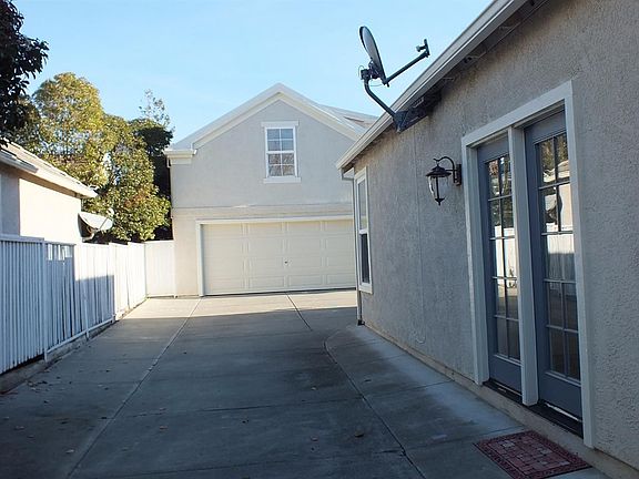4th image of 578 Versailles Avenue