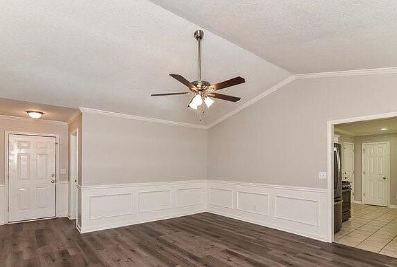 4th image of 394 Ashland Manor Dr