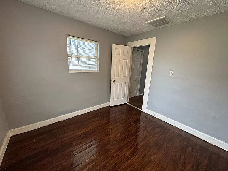 1409 E Tabor St — Photo 17