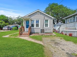 907 Oliver Ave, Aurora, IL 60506