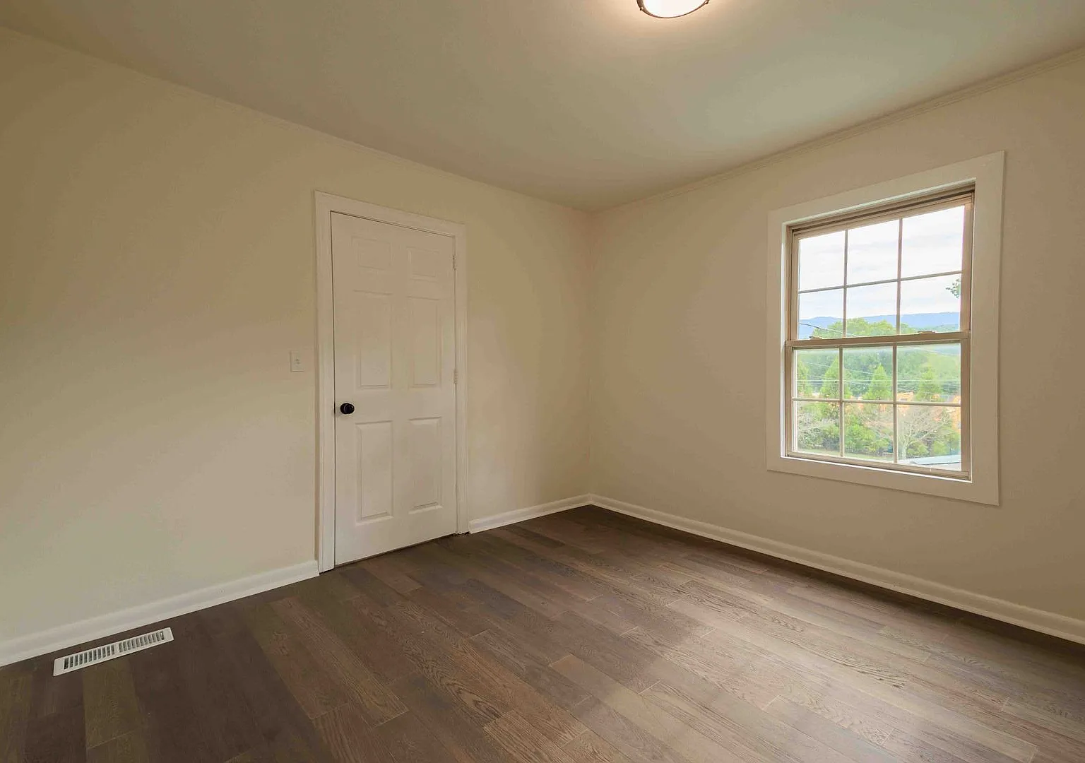 Coming Soon! 2/ 2 Home For Rent October 2026 — Photo 4