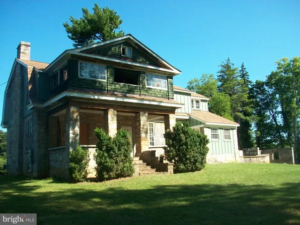 328 N Buckmarsh St, Berryville, VA 22611
