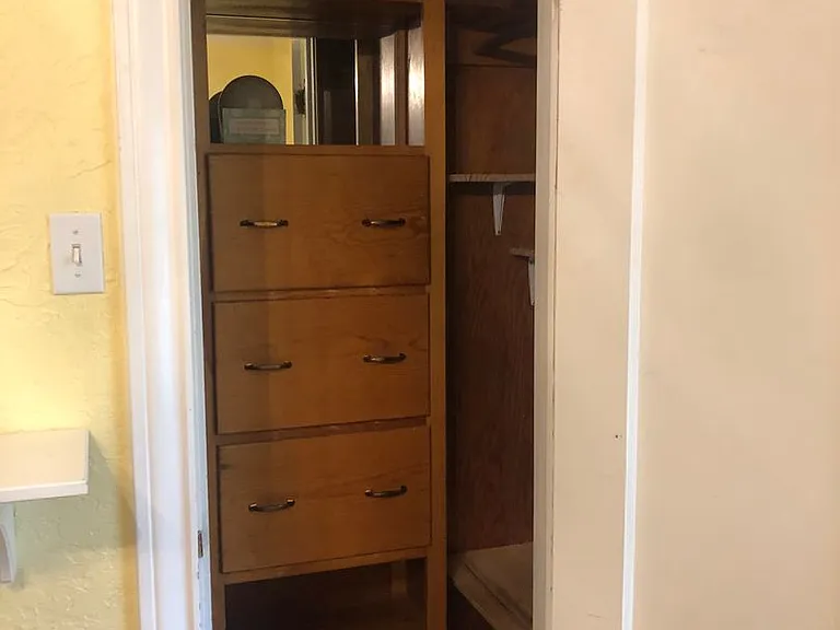 918 Bowie St — Photo 11