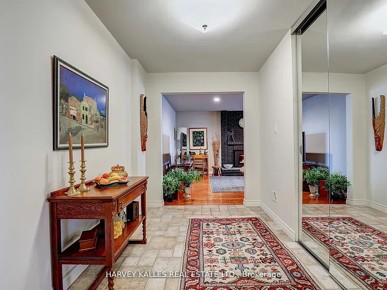 18 La Rose Ave #Townhouse 16 — Photo 8