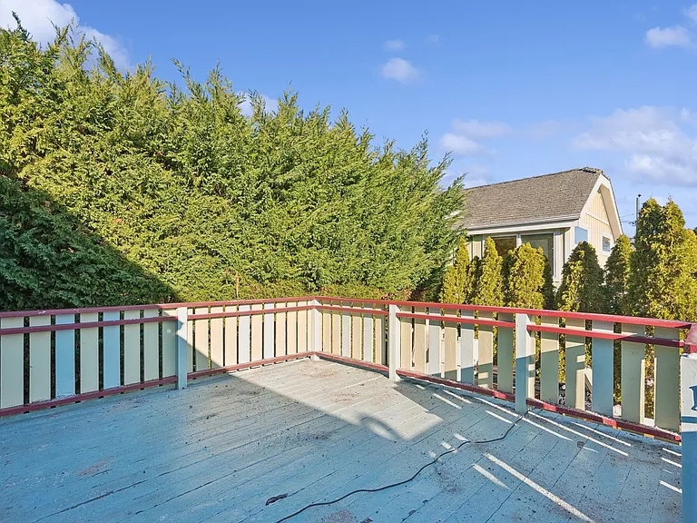 127 Inlet Rd W — Photo 4