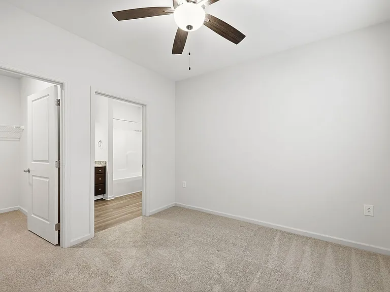 190 Grove Cir #104 — Photo 24
