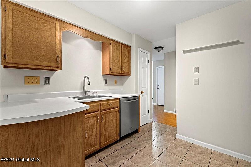 5th image of 66 Woodside Drive