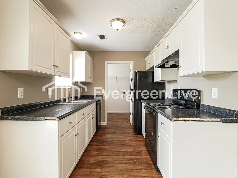 3345 Hamden St — Photo 9