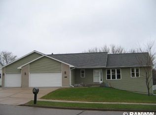 1913 W Ridge Dr, Eau Claire, WI 54703