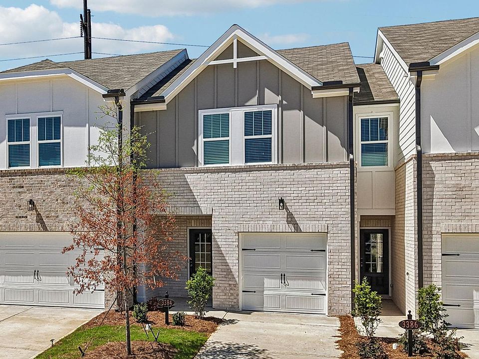 The Jade floorplan modeled at Brooks Lake.