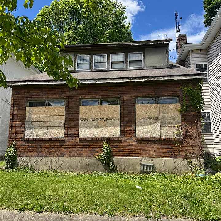 1st image of 122 S 12th St