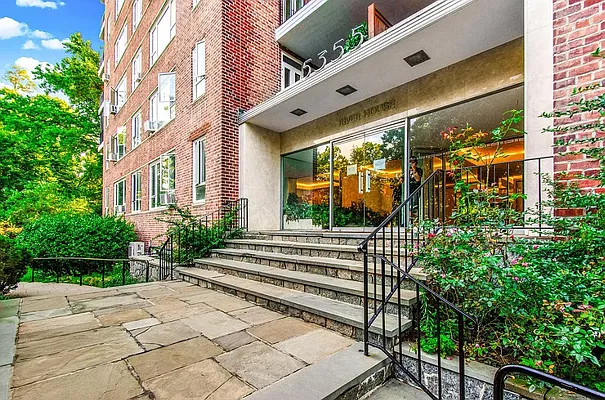 Rented by Re/Max In The City | media 28