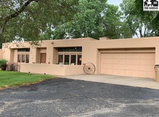 3103 Mission Dr, Hutchinson, KS 67502