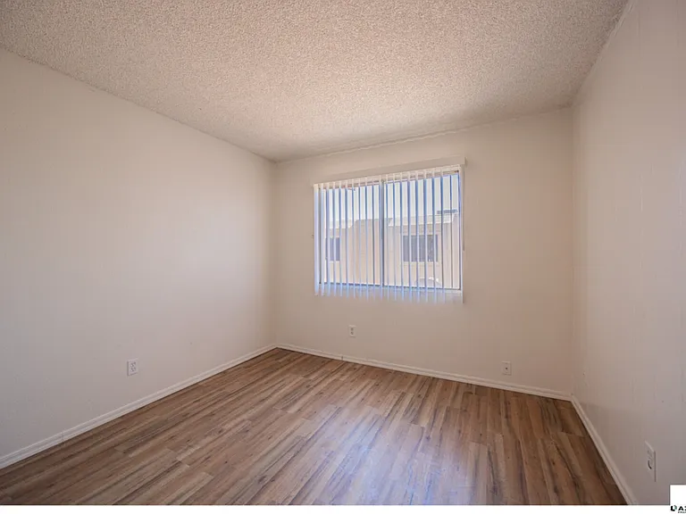 5040 N 40th Ave — Photo 12