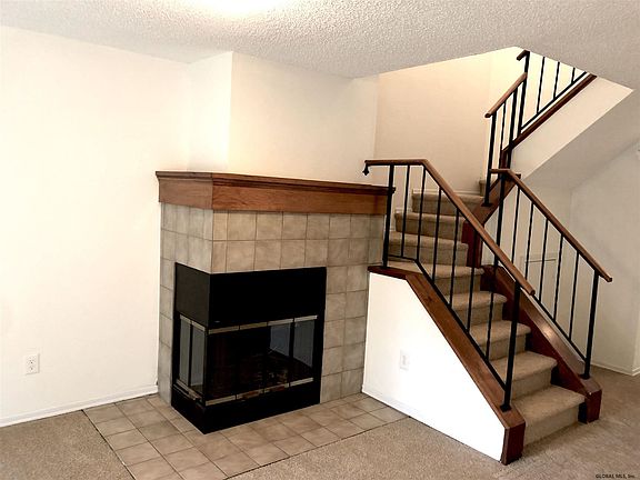 4th image of 39 Stoney Creek Dr