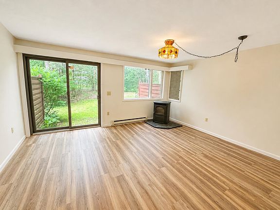 4th image of 9 Evergreen Lane