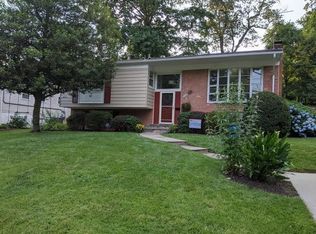 8226 Stonewall Dr, Vienna, VA 22180