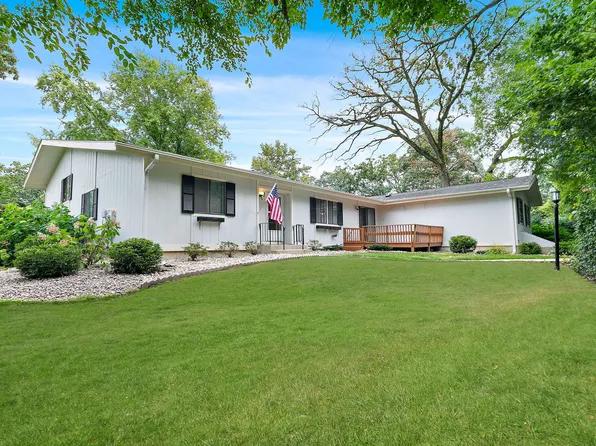 915 Royal Dr APT 2, McHenry, IL 60050