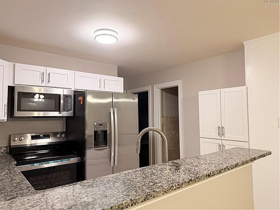 3rd image of 3614 Wright Rd