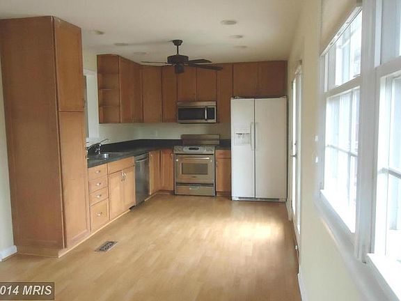 4th image of 1105 Hoover St