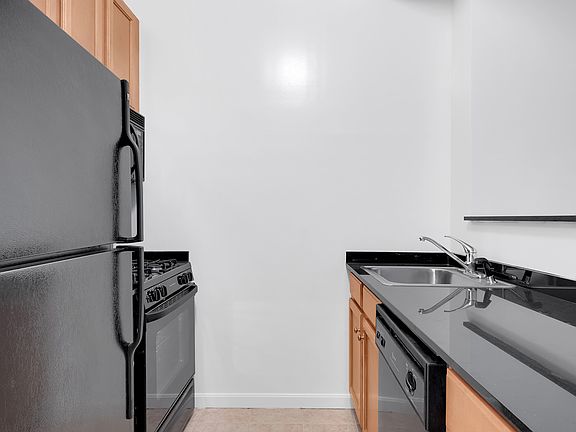 4th image of 85 John St APT 6m