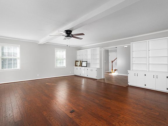 5th image of 2327 Ridgeview Rd
