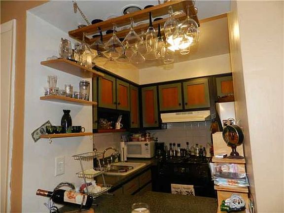 Kitchen bar area