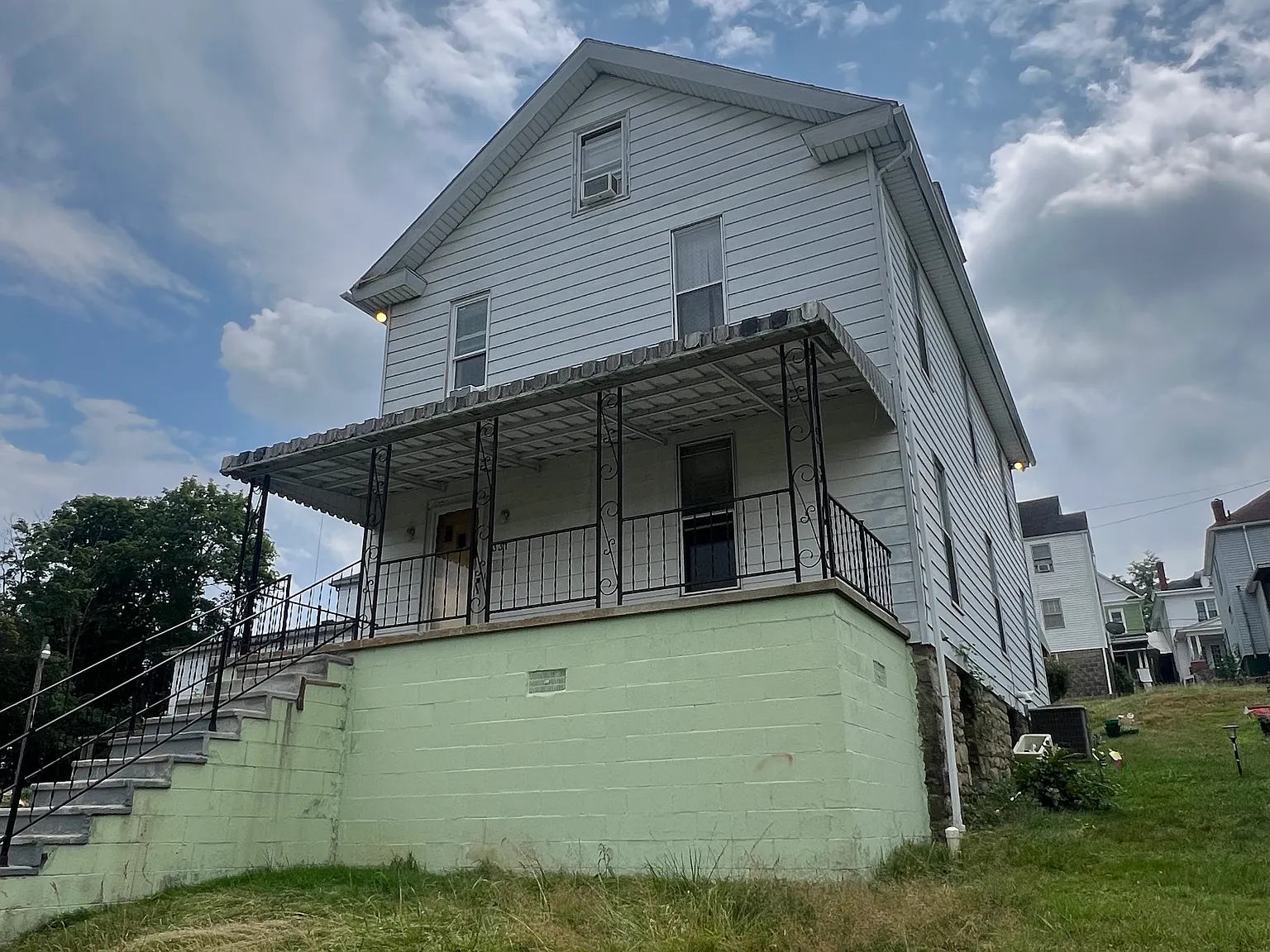 5 bed, 2189 sqft, $1,545 — Photo 1