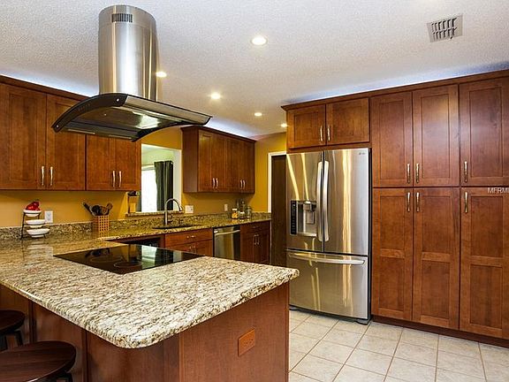 4th image of 2509 Paradise Cir