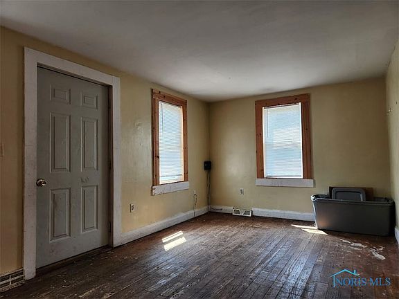 5th image of 808 Wyman St