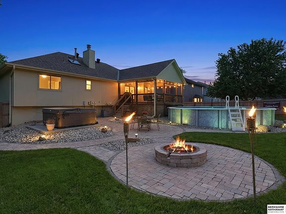 2nd image of 910 Joseph Dr