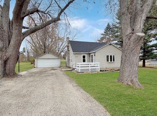 1534 W Fairview Rd, Freeport, IL 61032