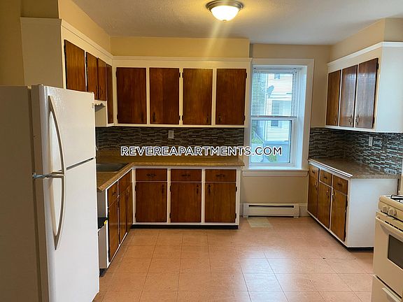 2nd image of 284-1 Revere St