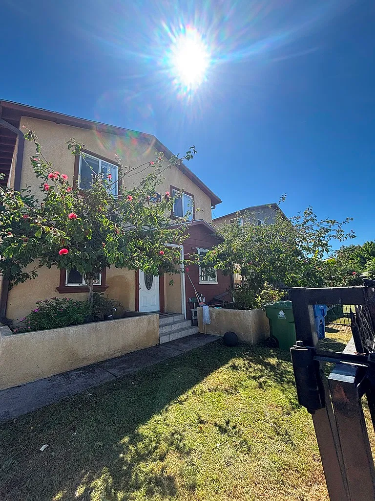 5 bed, 4200 sqft, $4,200 — Photo 1