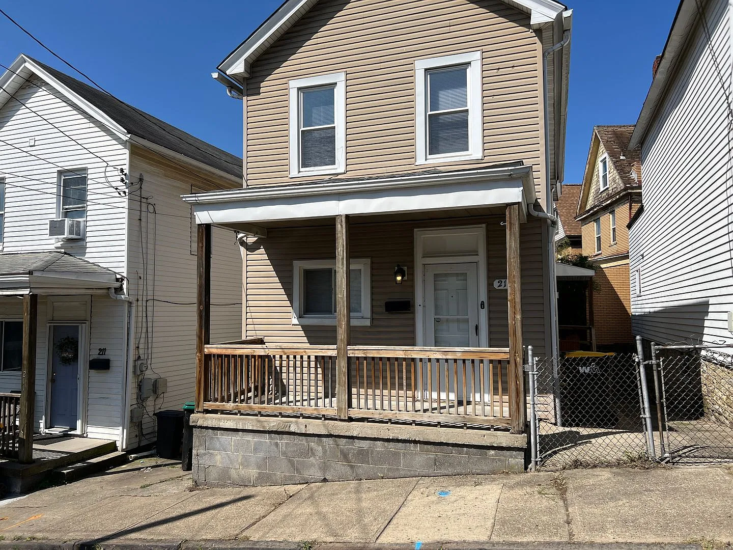 213 Bruce St photo 1