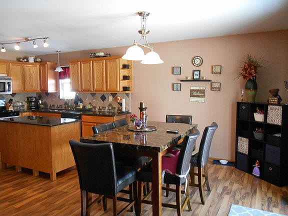 3rd image of 476 Sandburg Dr