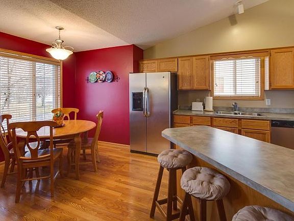 3rd image of 10598 Able St NE