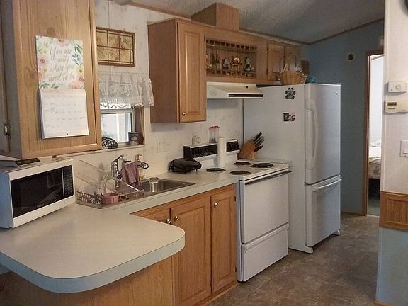 3rd image of 28229 159th Cres #33
