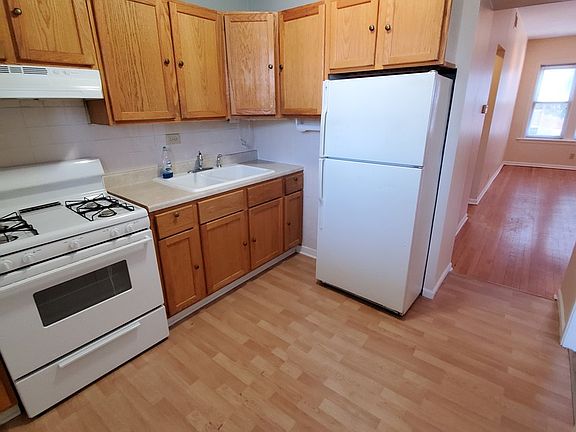 4th image of 6623 N Lakewood Ave APT 2D