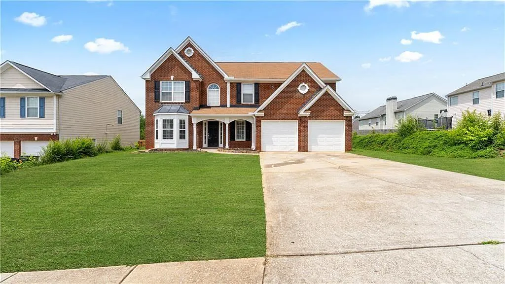 4 bed, 2.5 bath, 2816 sqft, $2,550 — Photo 1