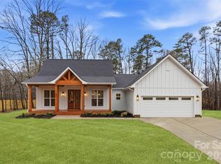 1131 White Jenkins Rd, Bessemer City, NC 28016