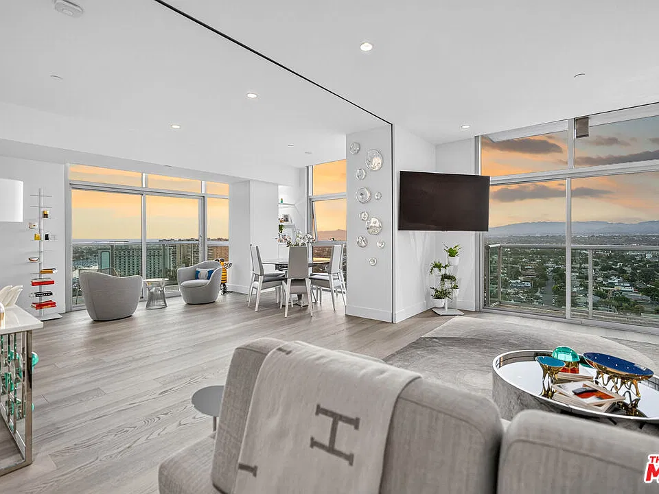 13700 Marina Pointe Dr #1911