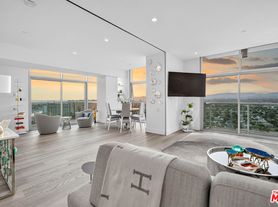 13700 Marina Pointe Dr
